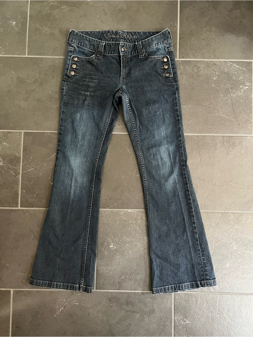 Tommy Hilfiger Women's Sailor Button-Detail Mid-Rise Flare Jeans Dark Wash, 6R